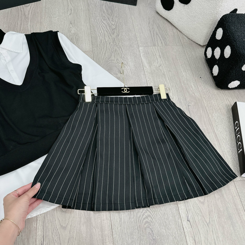 Set Áo Sơ Mi Thô Mềm Mix Ghile Len Cổ V Kèm Chân Váy Thô Kẻ Xoè Xếp Ly