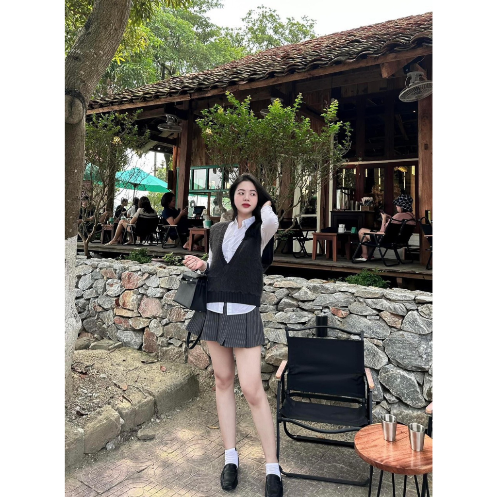 Set Áo Sơ Mi Thô Mềm Mix Ghile Len Cổ V Kèm Chân Váy Thô Kẻ Xoè Xếp Ly