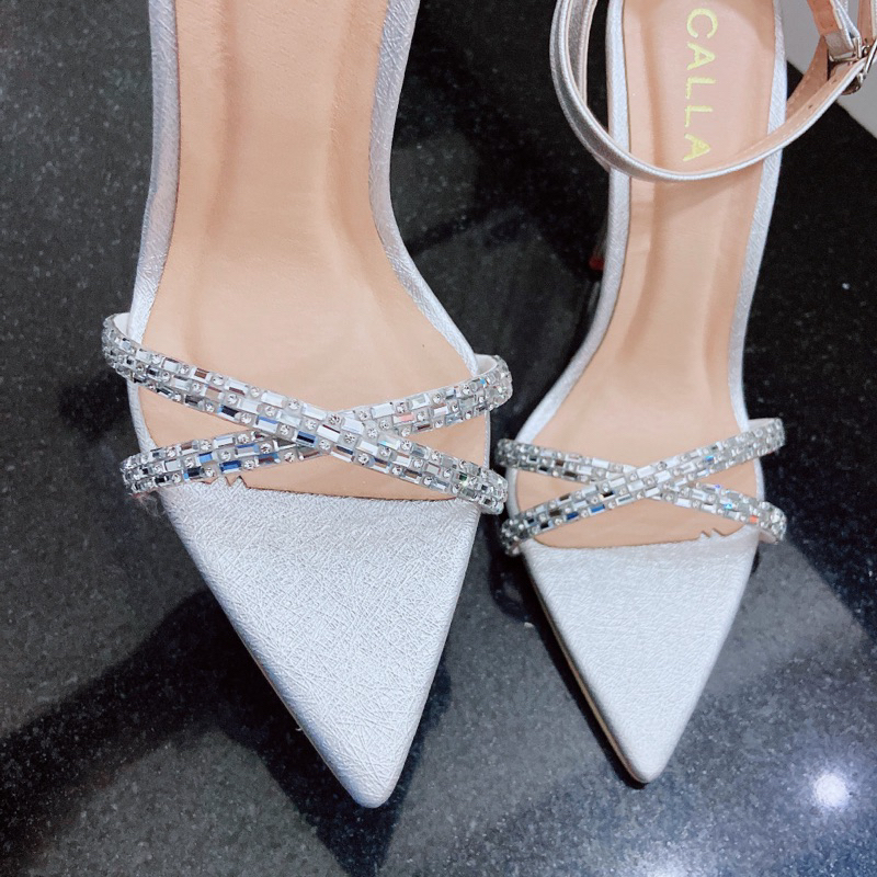 Sandal dây chéo mũi nhọn màu trắng bạc cao 8cm đến 12cm