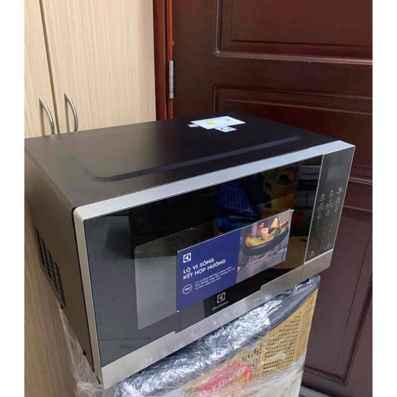 Lò vi sóng có nướng Electrolux EMG23DI9EBP 23 lít