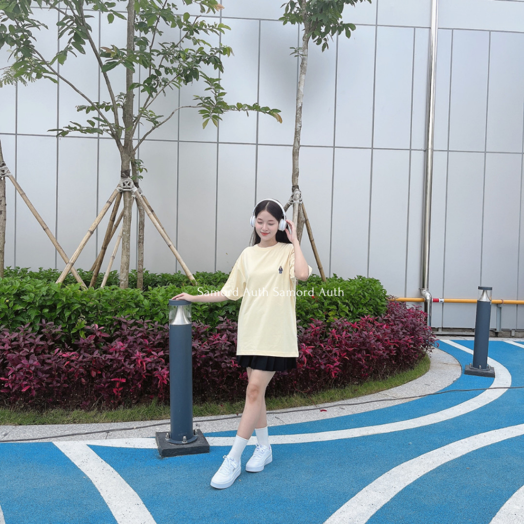 Áo thun Whoau thêu hình gấu sắc nét trước ngực WHRAD2311U trending chính hãng sale