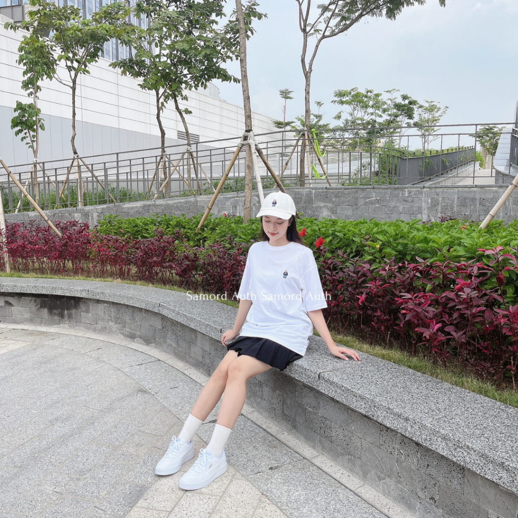 Áo thun Whoau thêu hình gấu sắc nét trước ngực WHRAD2311U trending chính hãng sale