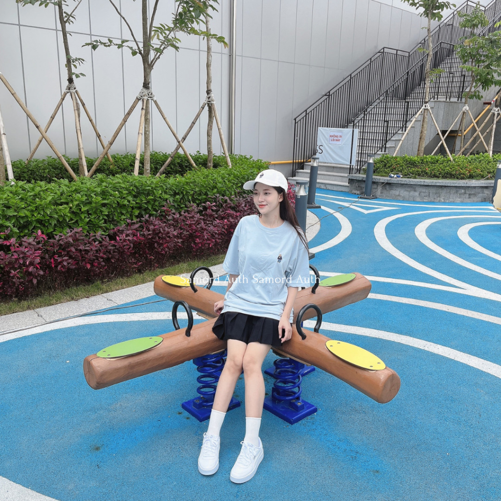 Áo thun Whoau thêu hình gấu sắc nét trước ngực WHRAD2311U trending chính hãng sale