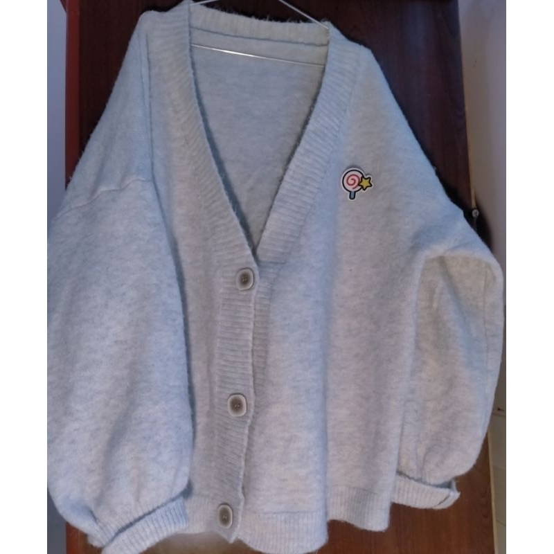 Áo khoác len cdg xám trắng  tặng cham cài áo  sz M TO giá chỉ áp dụng đến 1/11