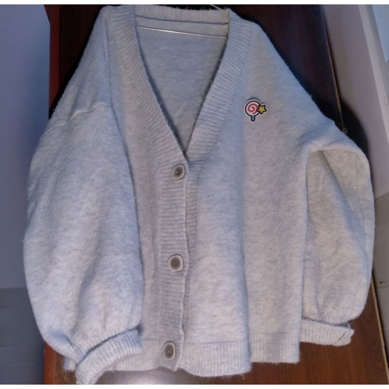 Áo khoác len cdg xám trắng  tặng cham cài áo  sz M TO giá chỉ áp dụng đến 1/11