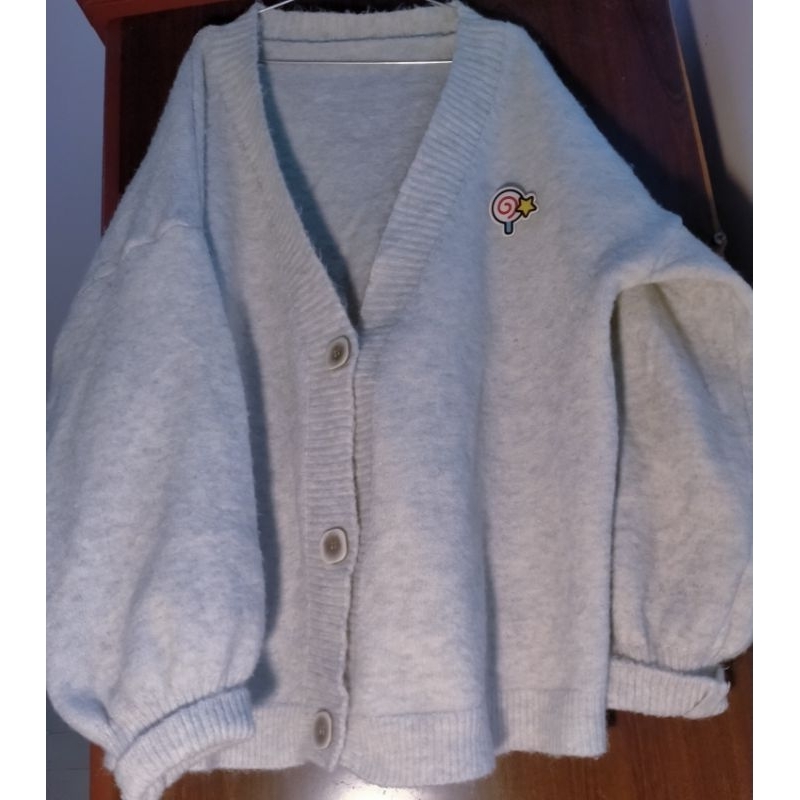 Áo khoác len cdg xám trắng  tặng cham cài áo  sz M TO giá chỉ áp dụng đến 1/11