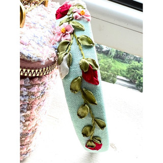 Cài tóc thêu tay Handmade by Chang(hình shop chụp)