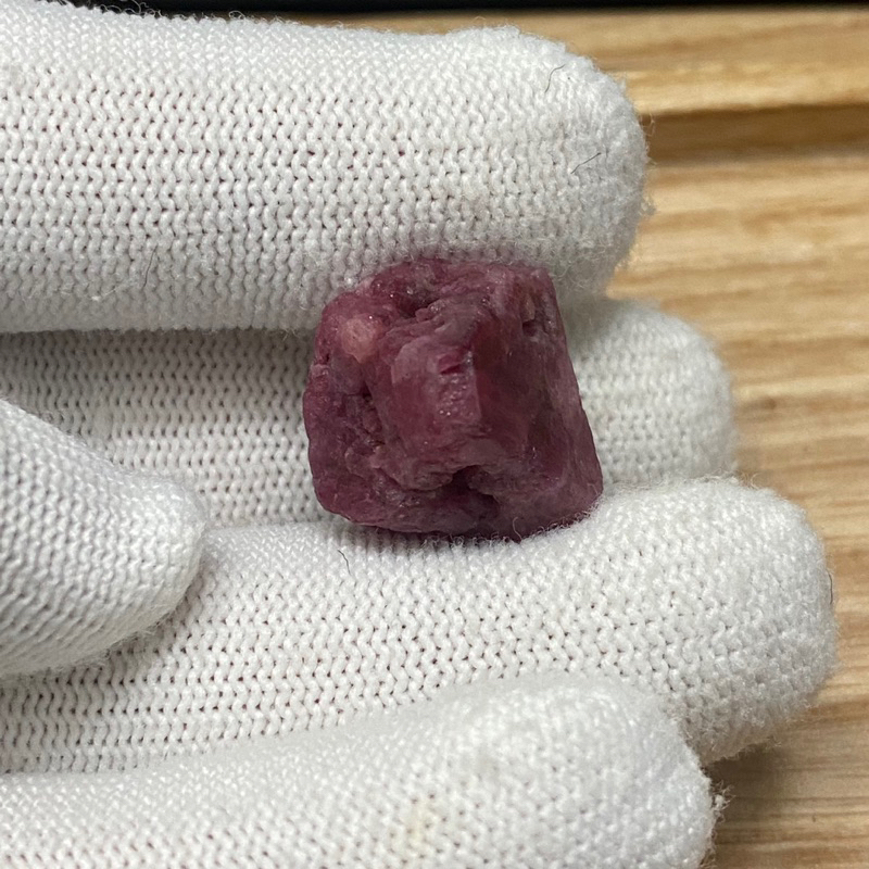 Đá thô Spinel  nguyên bản dùng sưu tầm, làm handmade, reiki, thanh tẩy, móc khoá...!!!