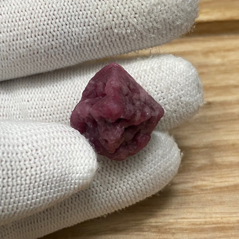 Đá thô Spinel  nguyên bản dùng sưu tầm, làm handmade, reiki, thanh tẩy, móc khoá...!!!