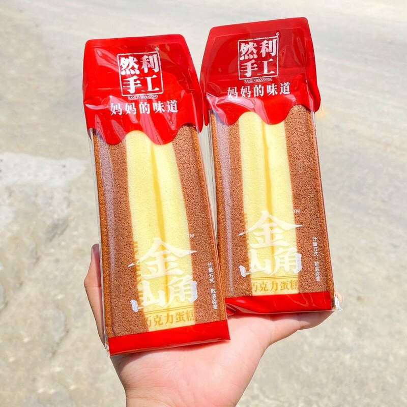 Bánh Bông Lan Tam Giác Gato kẹp kem 3 màu