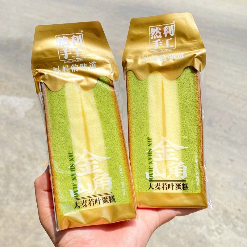 Bánh Bông Lan Tam Giác Gato kẹp kem 3 màu