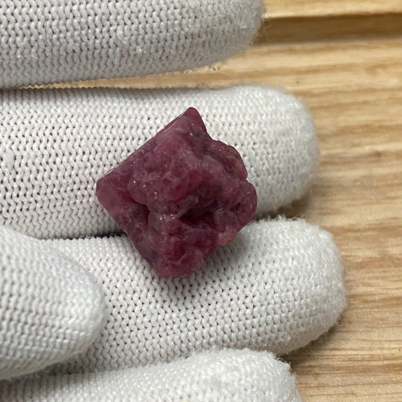 Đá thô Spinel  nguyên bản dùng sưu tầm, làm handmade, reiki, thanh tẩy, móc khoá...!!!