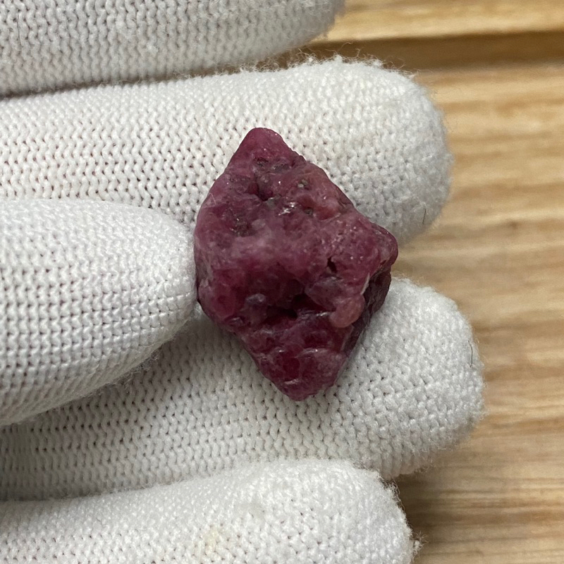 Đá thô Spinel  nguyên bản dùng sưu tầm, làm handmade, reiki, thanh tẩy, móc khoá...!!!