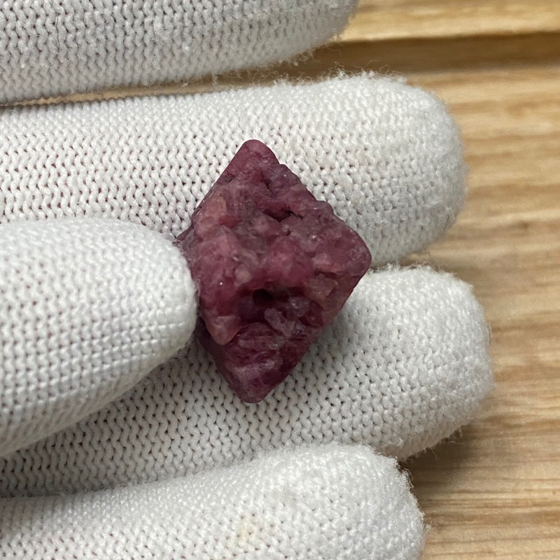 Đá thô Spinel  nguyên bản dùng sưu tầm, làm handmade, reiki, thanh tẩy, móc khoá...!!!