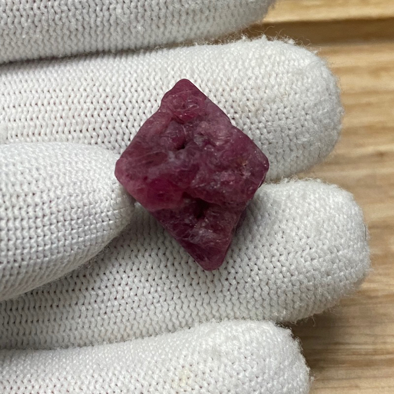 Đá thô Spinel  nguyên bản dùng sưu tầm, làm handmade, reiki, thanh tẩy, móc khoá...!!!