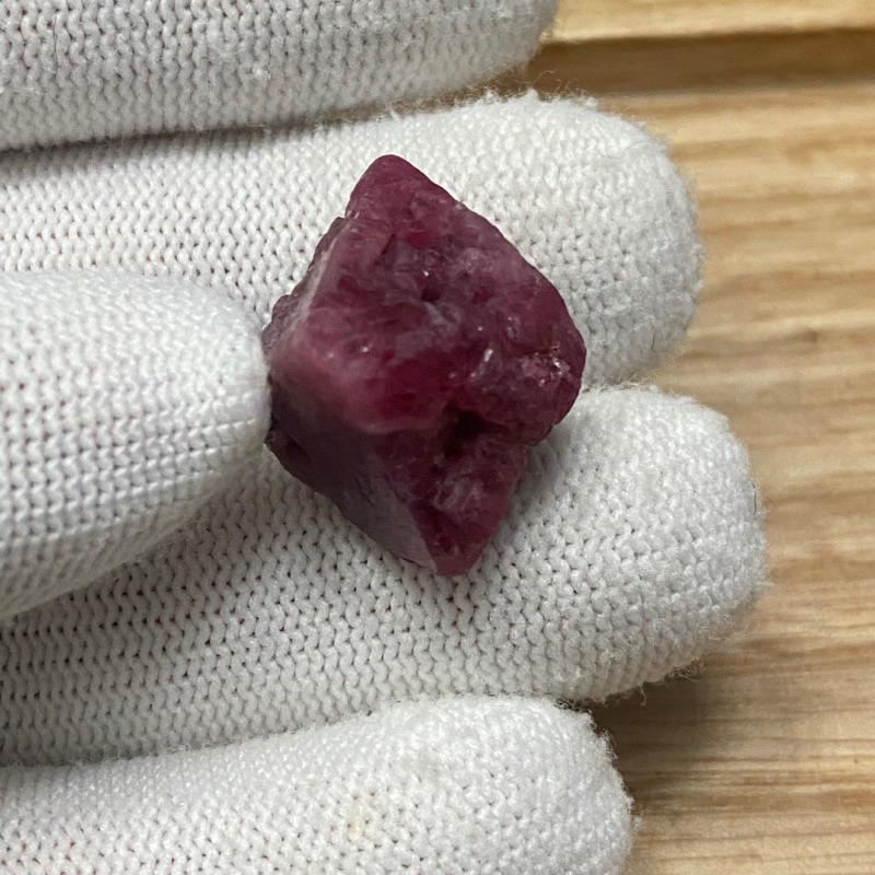 Đá thô Spinel  nguyên bản dùng sưu tầm, làm handmade, reiki, thanh tẩy, móc khoá...!!!