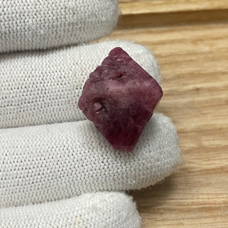 Đá thô Spinel  nguyên bản dùng sưu tầm, làm handmade, reiki, thanh tẩy, móc khoá...!!!