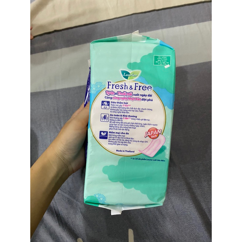 Băng Vệ Sinh Laurier Fresh & Free Ban Ngày Siêu Mỏng Không Cánh