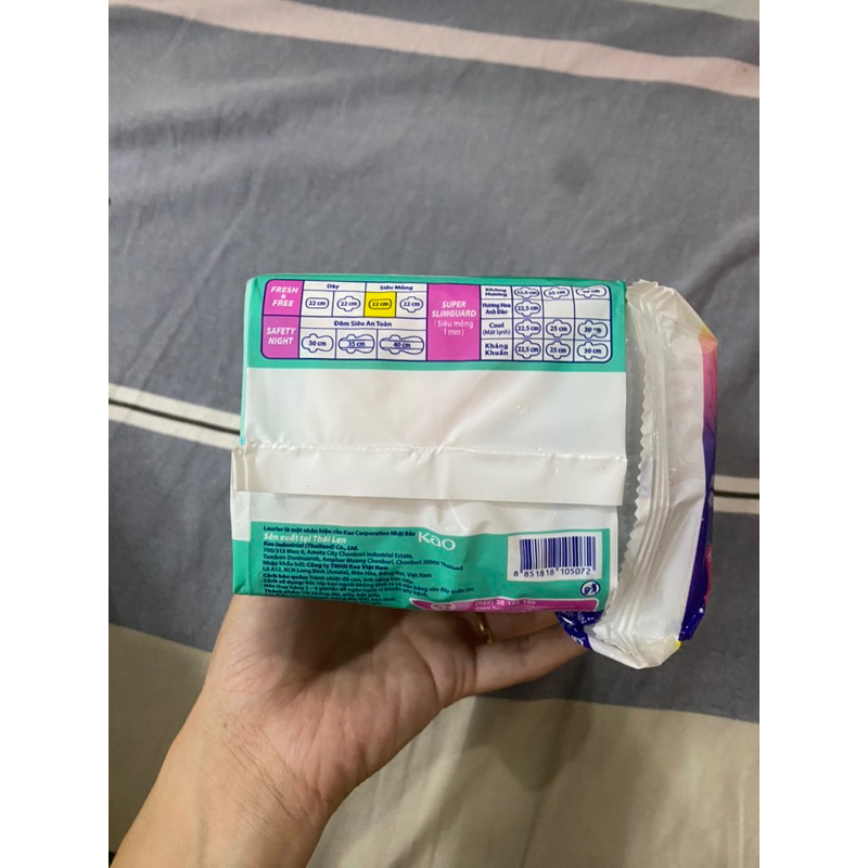 Băng Vệ Sinh Laurier Fresh & Free Ban Ngày Siêu Mỏng Không Cánh