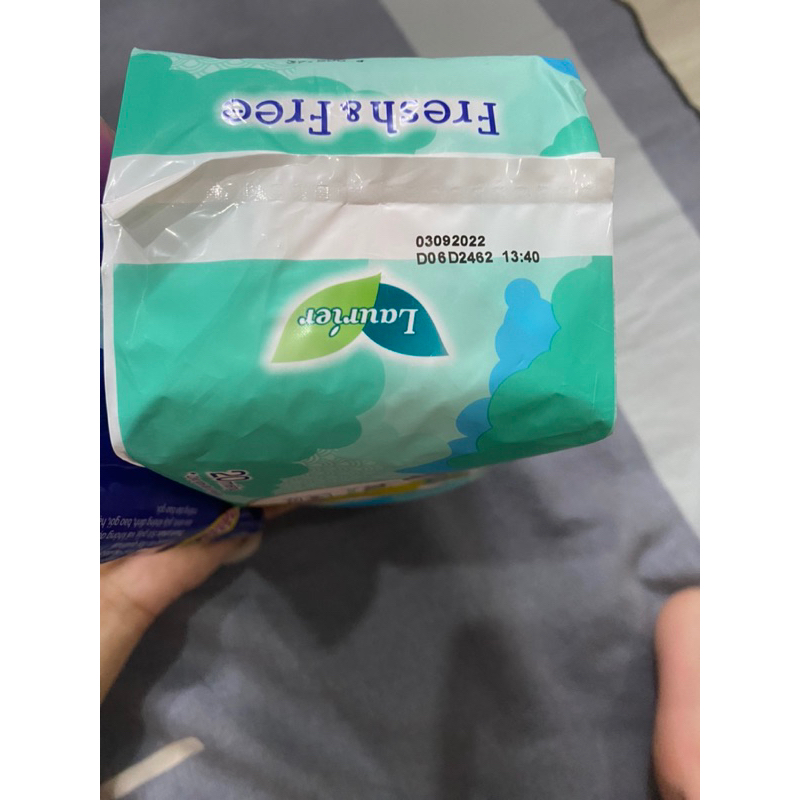 Băng Vệ Sinh Laurier Fresh & Free Ban Ngày Siêu Mỏng Không Cánh
