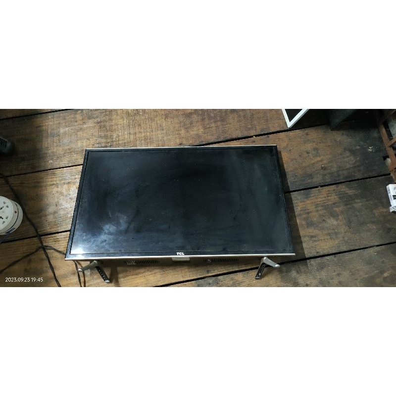Xác tivi cũ TCL 32inch hư màn hư led