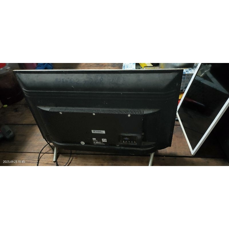 Xác tivi cũ TCL 32inch hư màn hư led