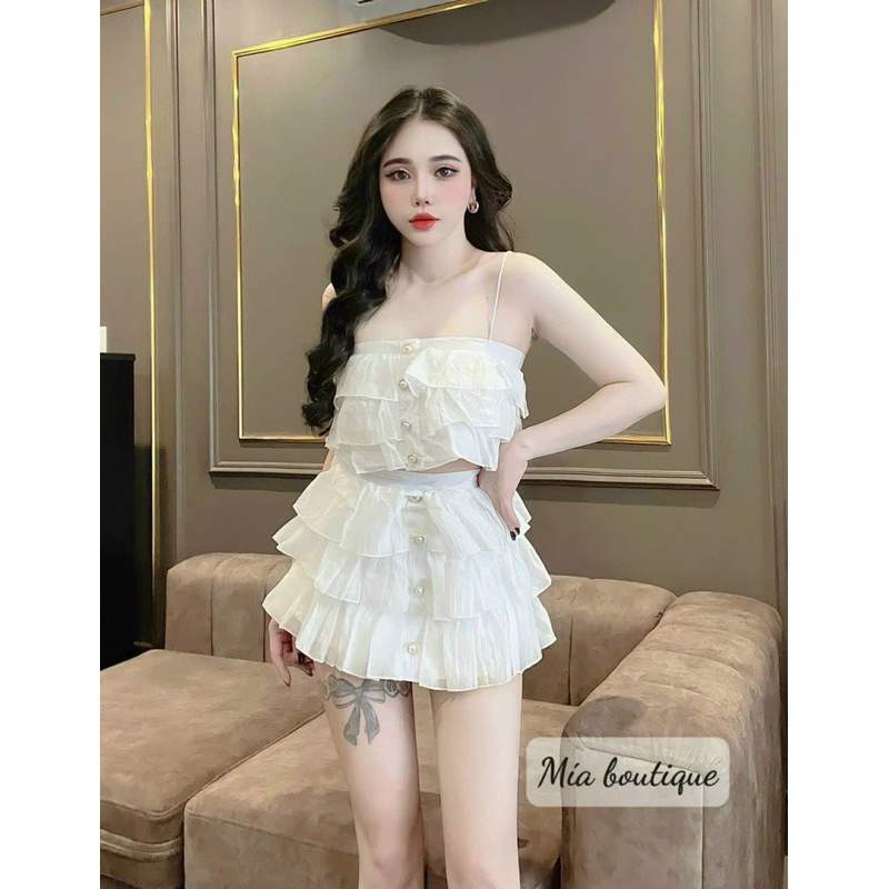 Set áo 2 dây chất voan tơ xếp tầng vừa xinh xắn vừa năng động mix chân váy xếp tầng đính cúc cho nàng diện đi chơi.