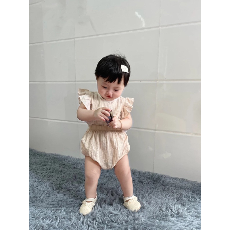 HÀNG THIẾT KẾ - Suit yếm hở eo bèo nhún xinh xắn kèm mũ bèo em bé gái