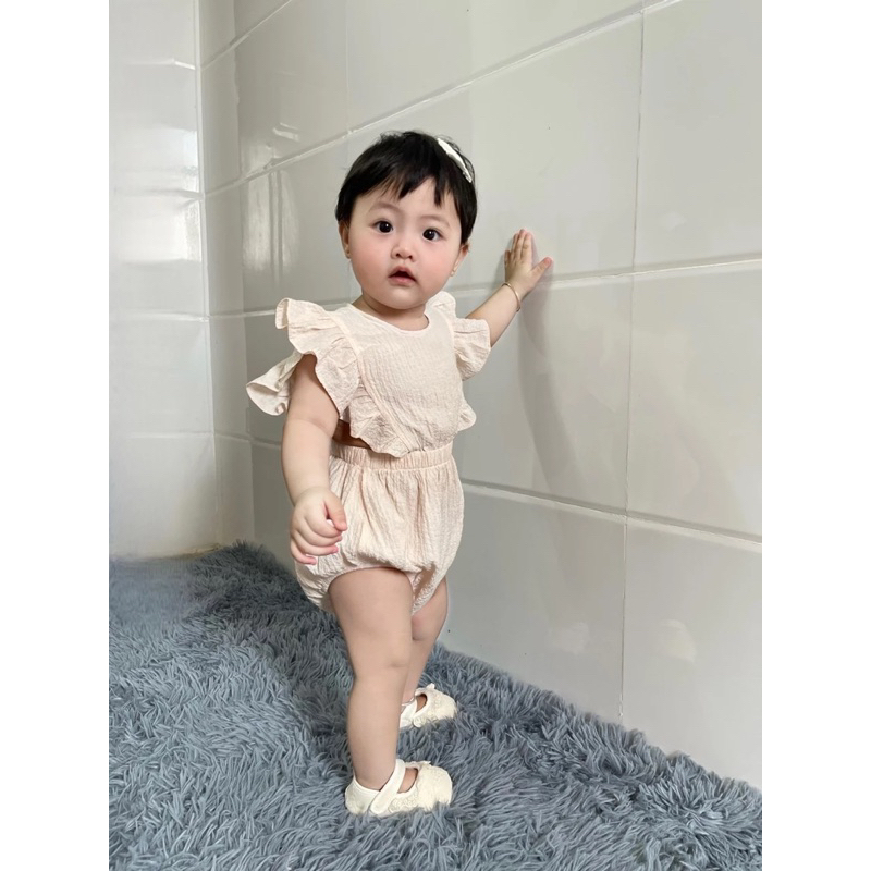 HÀNG THIẾT KẾ - Suit yếm hở eo bèo nhún xinh xắn kèm mũ bèo em bé gái