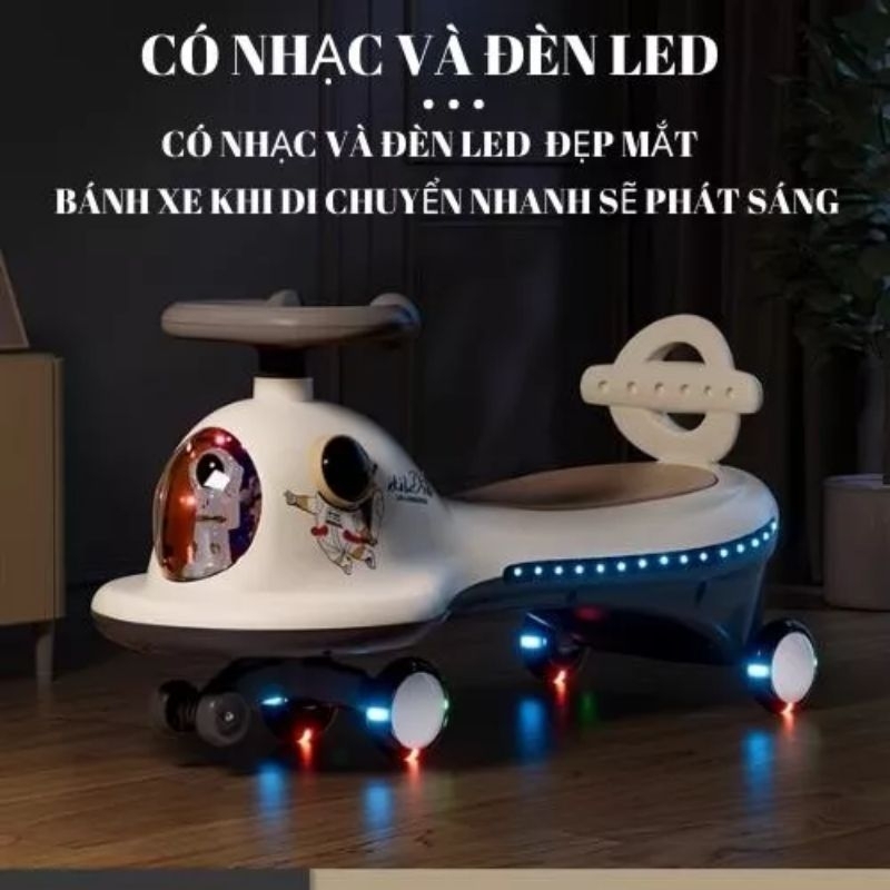 Xe lắc phi hành gia có đèn và nhạc cho bé