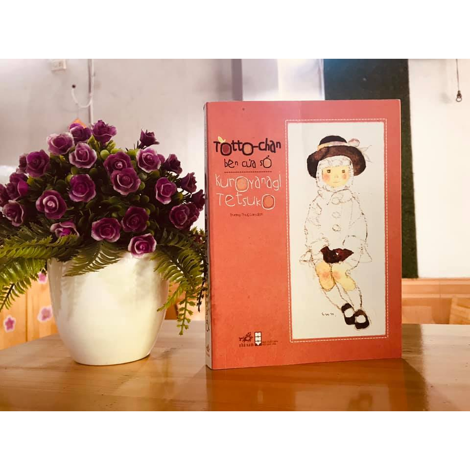 Sách - Tottochan bên cửa sổ