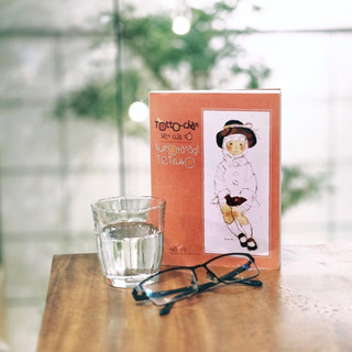 Sách - Tottochan bên cửa sổ