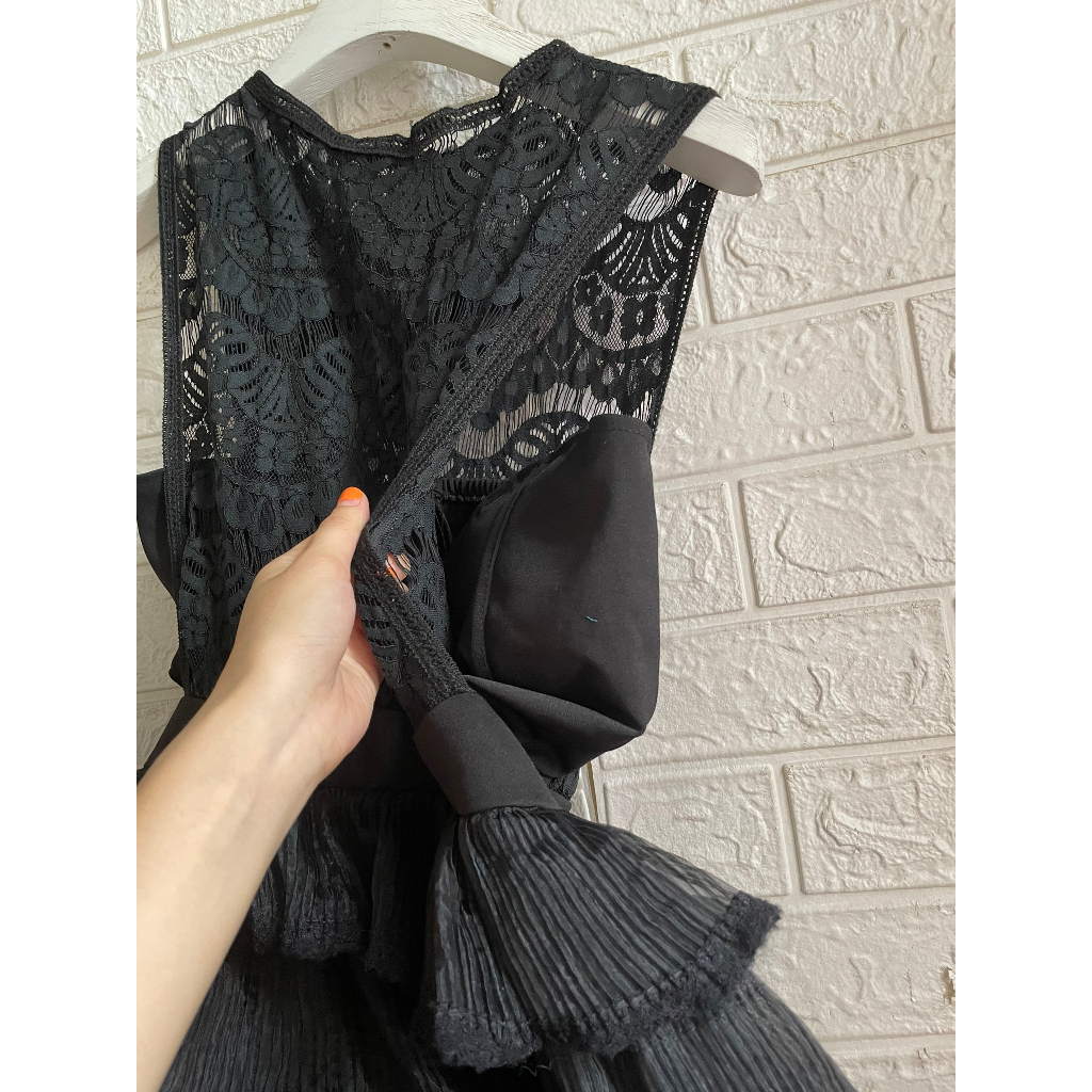 Đầm ren phối chân váy tầng dập ly