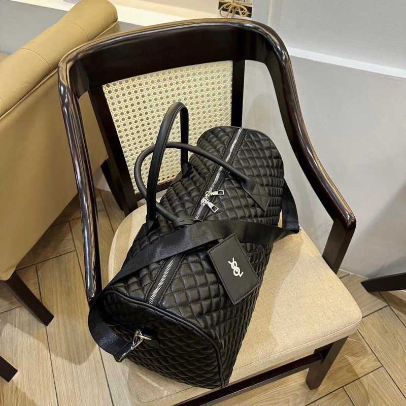 Túi du lịch i ét eo thêu logo tag treo hàng cao cấp size 30x50cm