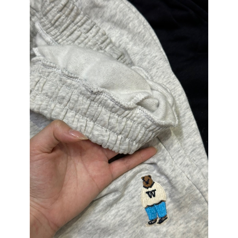 Quần jogger nỉ bông gấu thêu