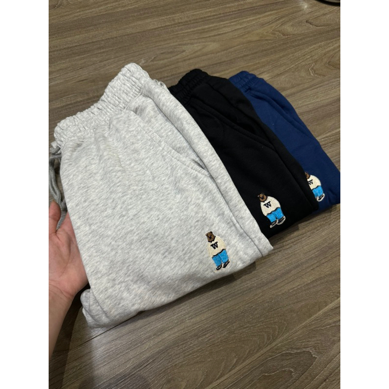 Quần jogger nỉ bông gấu thêu