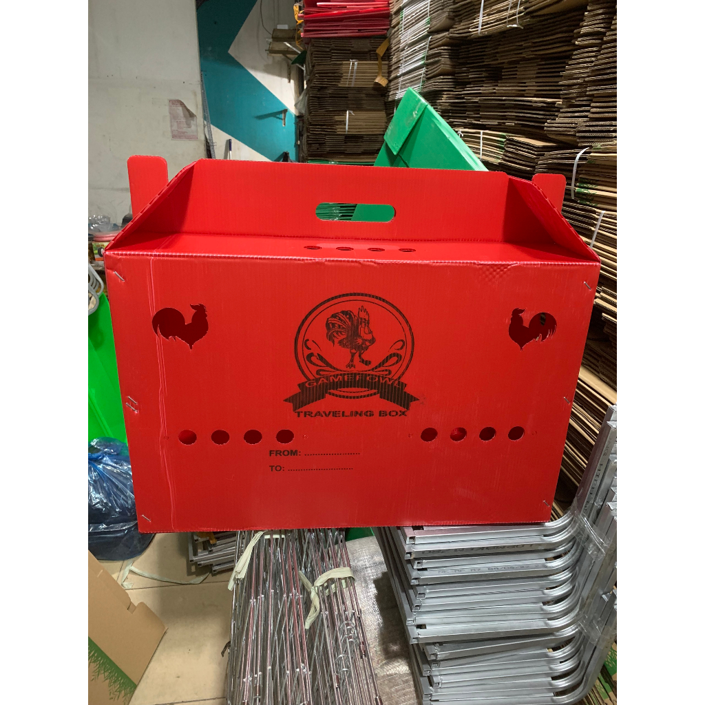 Thùng nhựa gà nòi ngủ