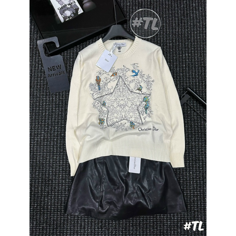 Áo Len Dài Tay Thêu Con Vẹt Ngôi Sao Siu Cấp