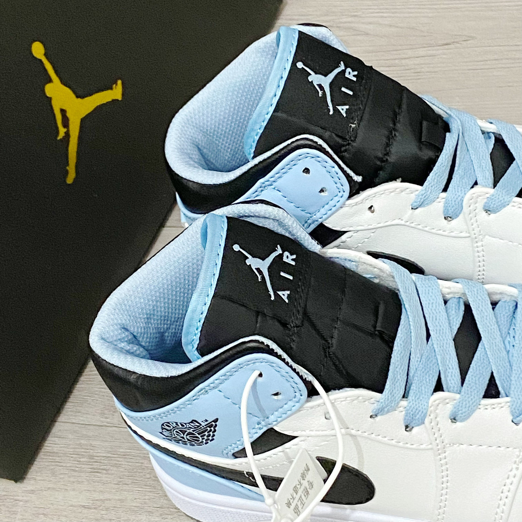 Giày thể thao Air Jordan 1 Mid SE "White Ice Blue" full box+bill