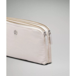 Ví nữ thời trang Curved Wristlet - Lululemon