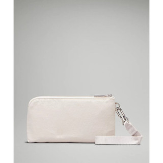 Ví nữ thời trang Curved Wristlet - Lululemon