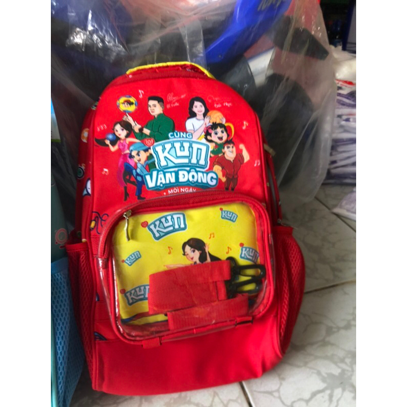 Balo Kun chống gù tặng hình dán