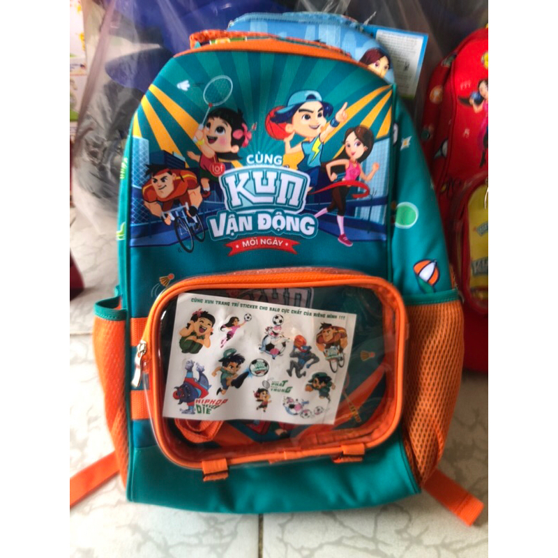 Balo Kun chống gù tặng hình dán