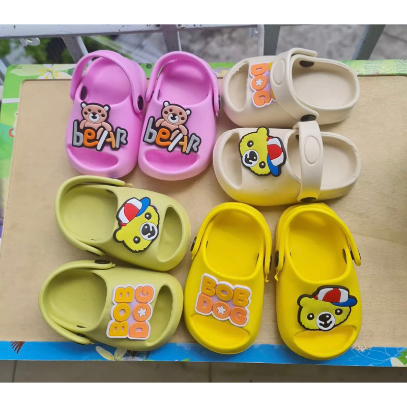 Dép quai hậu tập đi cho bé có quai