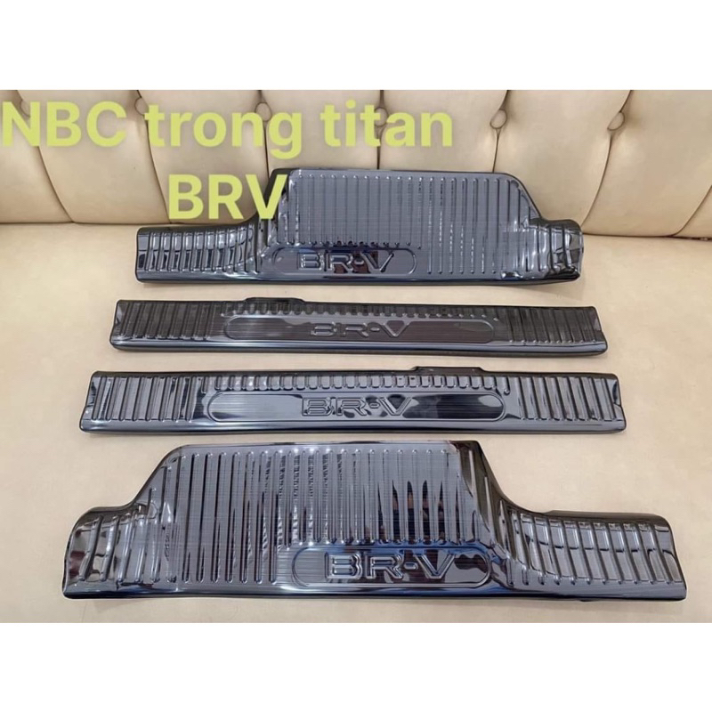 Ốp chân chống xước HONDA BRV 2022-2024 hàng titan cao cấp