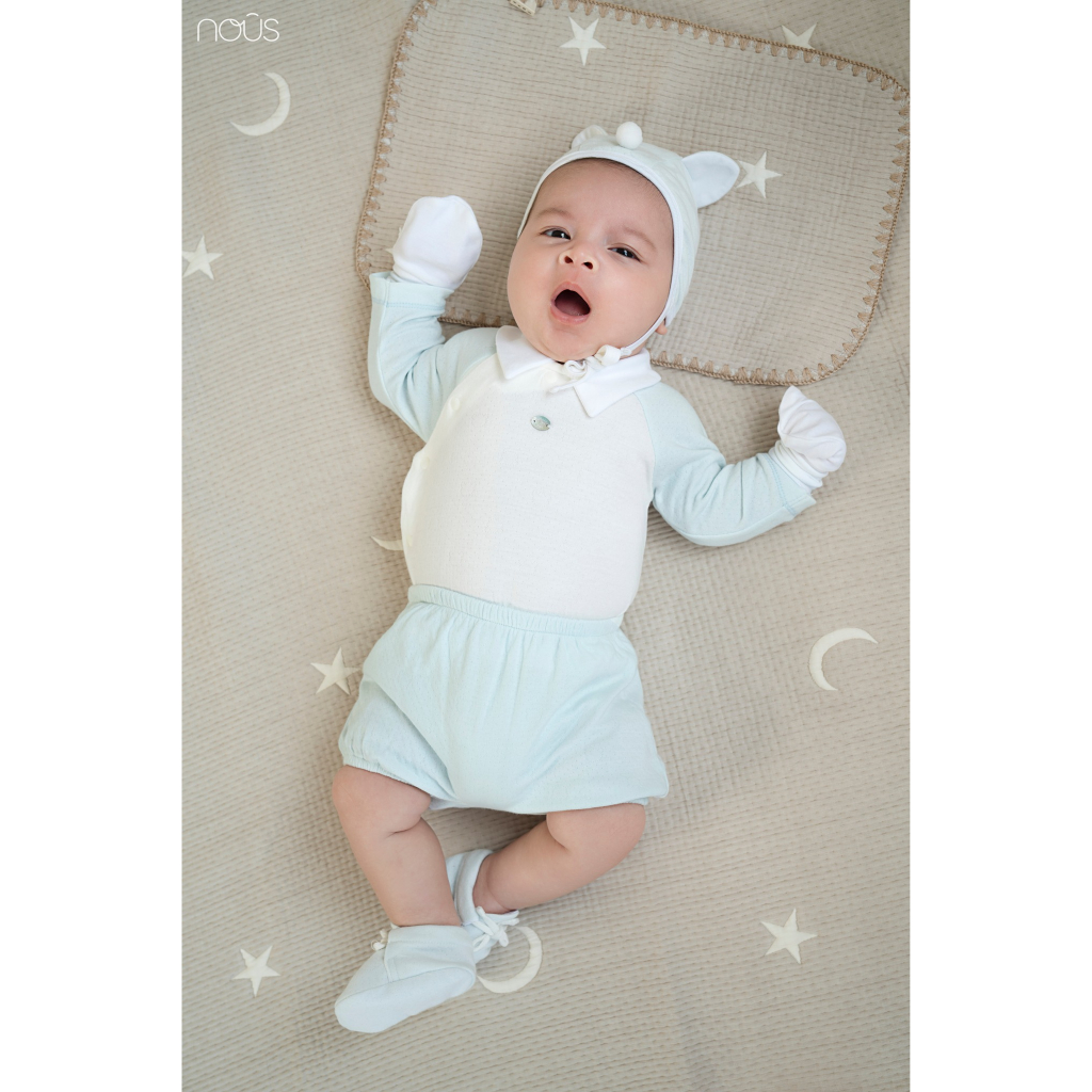 - Set quà tặng sơ sinh màu trắng/xanh cho bé trai bé gái newborn