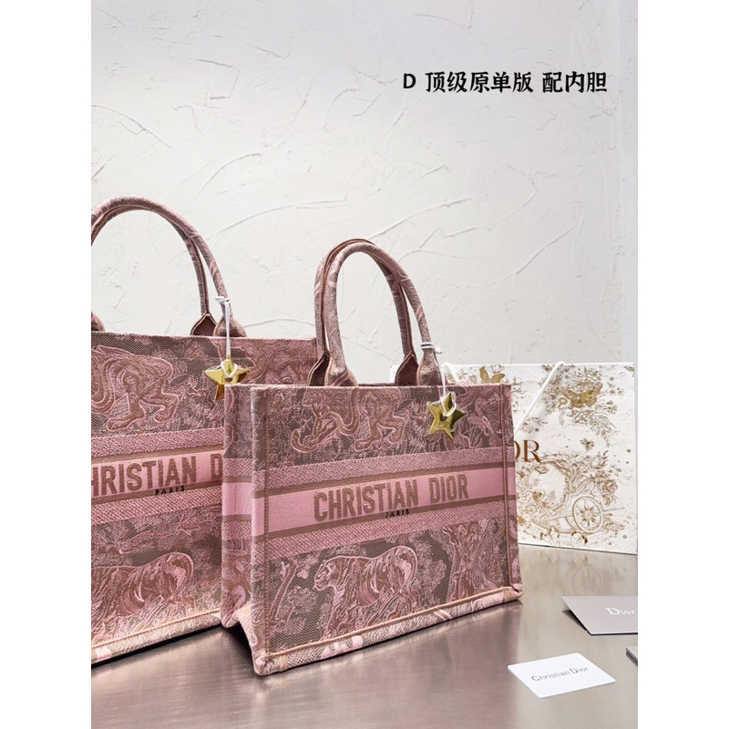 Túi Xách 𝔻𝕀𝕆ℝ tote kèm lót sz 41/36 màu mới toanh thêu nổi từng chi tiết