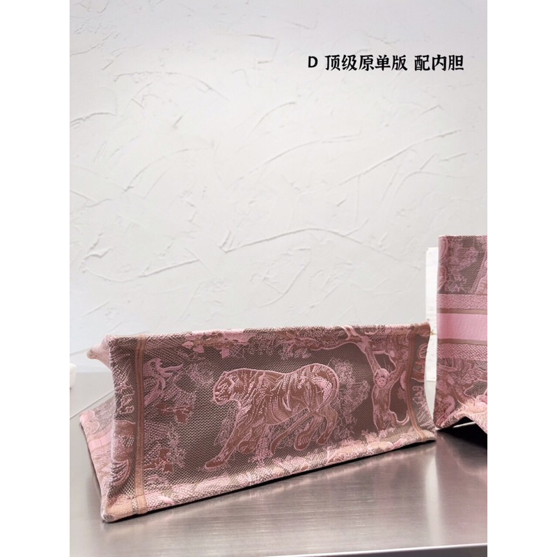 Túi Xách 𝔻𝕀𝕆ℝ tote kèm lót sz 41/36 màu mới toanh thêu nổi từng chi tiết