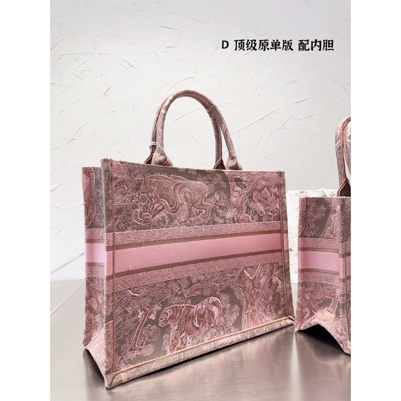 Túi Xách 𝔻𝕀𝕆ℝ tote kèm lót sz 41/36 màu mới toanh thêu nổi từng chi tiết