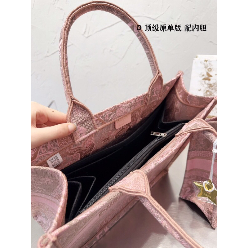 Túi Xách 𝔻𝕀𝕆ℝ tote kèm lót sz 41/36 màu mới toanh thêu nổi từng chi tiết